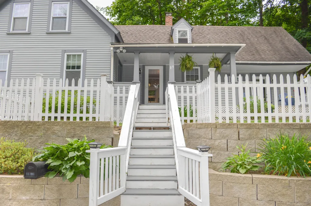 19 Oak Street Keene NH 03431