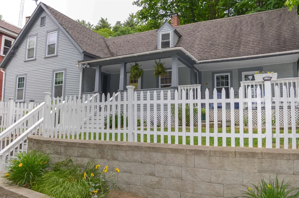 19 Oak Street Keene NH 03431