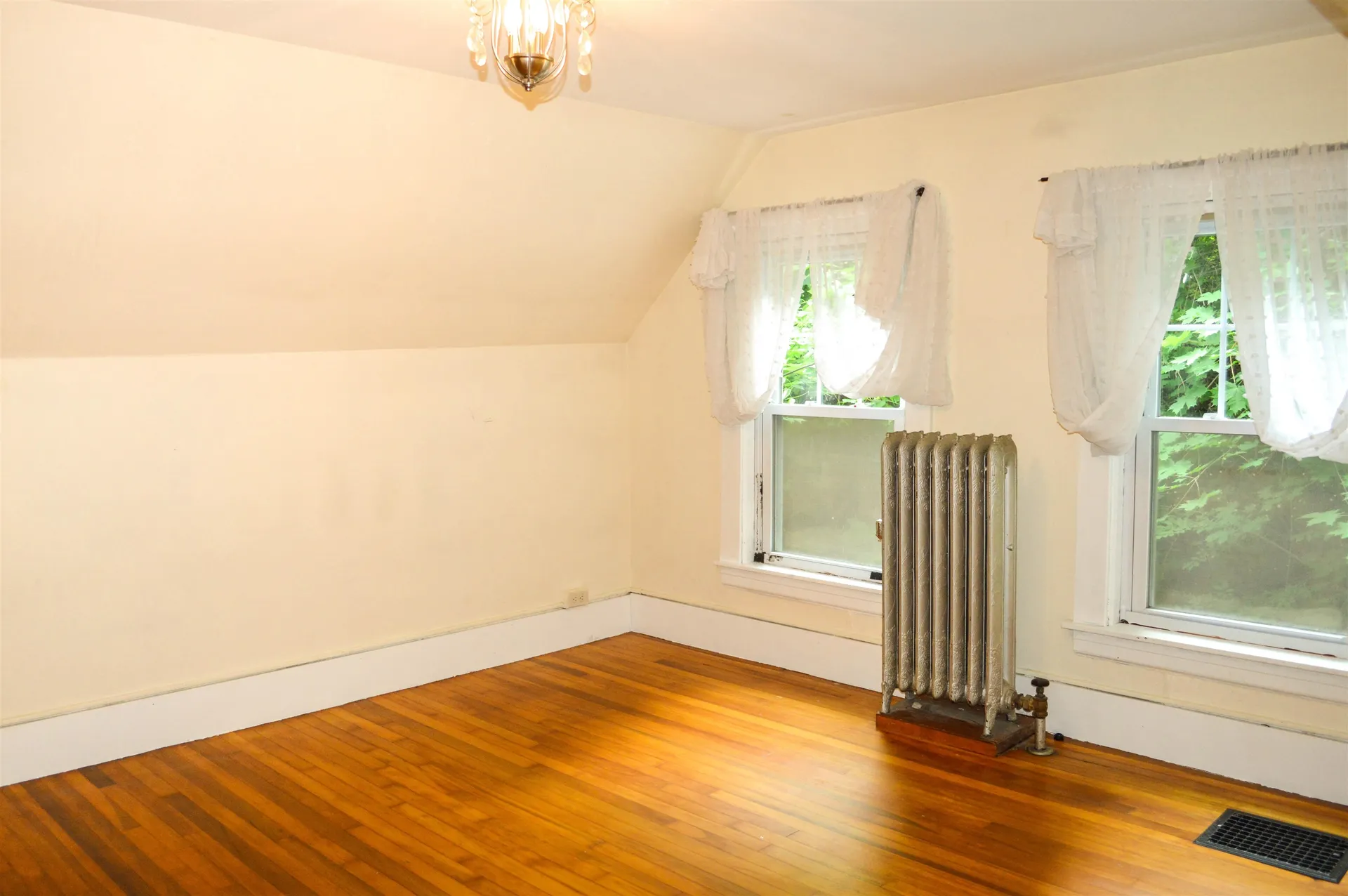 19 Oak Street Keene NH 03431