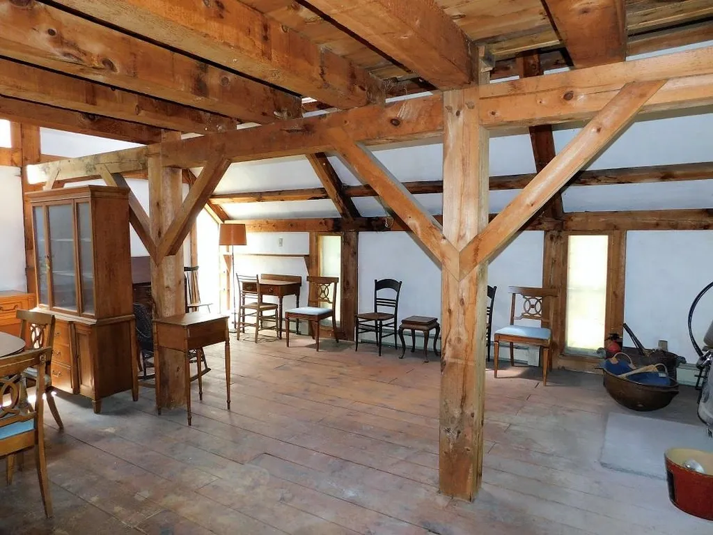 66 Snell Road Lee NH 03861