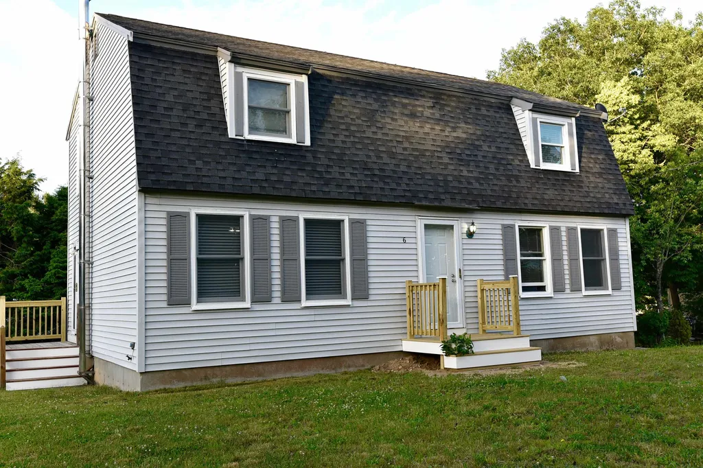 6 Valley Street Derry NH 03038
