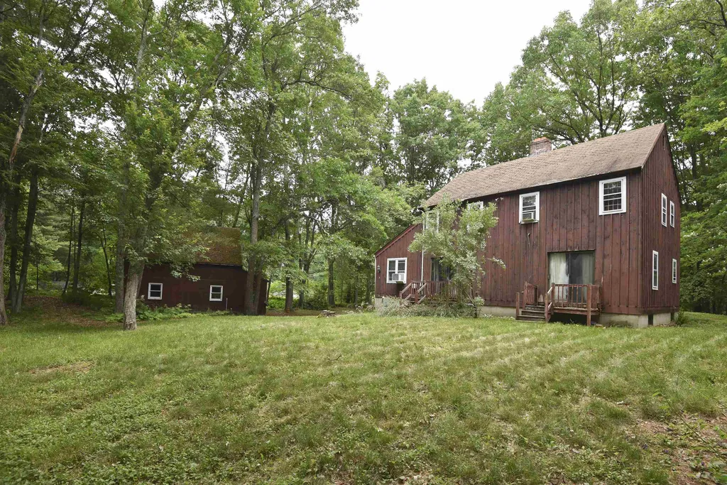 81 Shannon Road Salem NH 03079