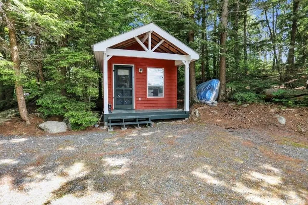 12 Redhouse Road Acworth NH 03601