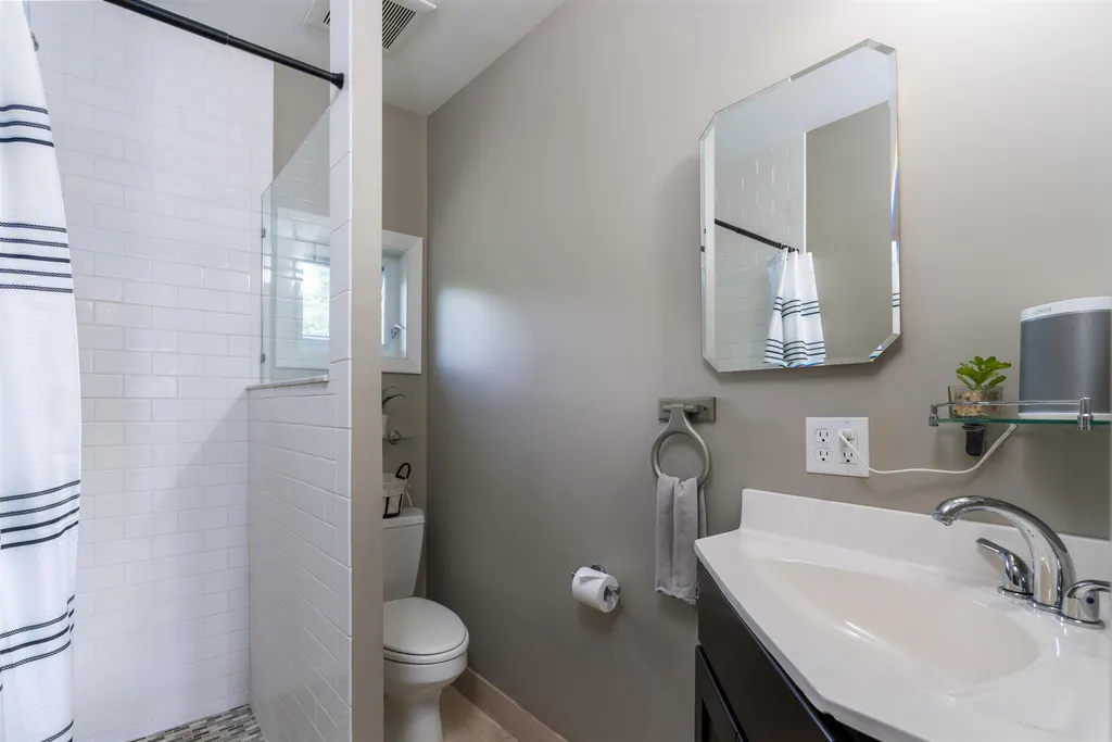 913 Kneeland Flats Waterbury VT 05676