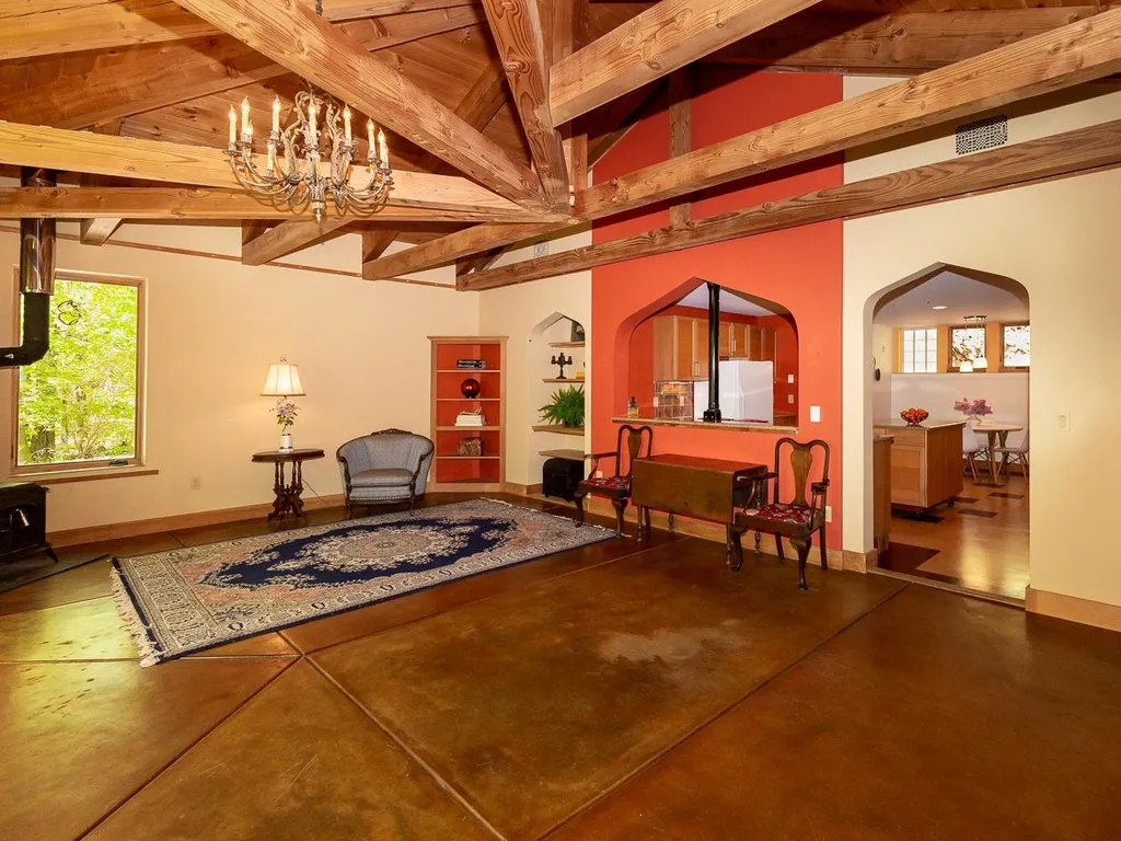 83 Chester Road Raymond NH 03077
