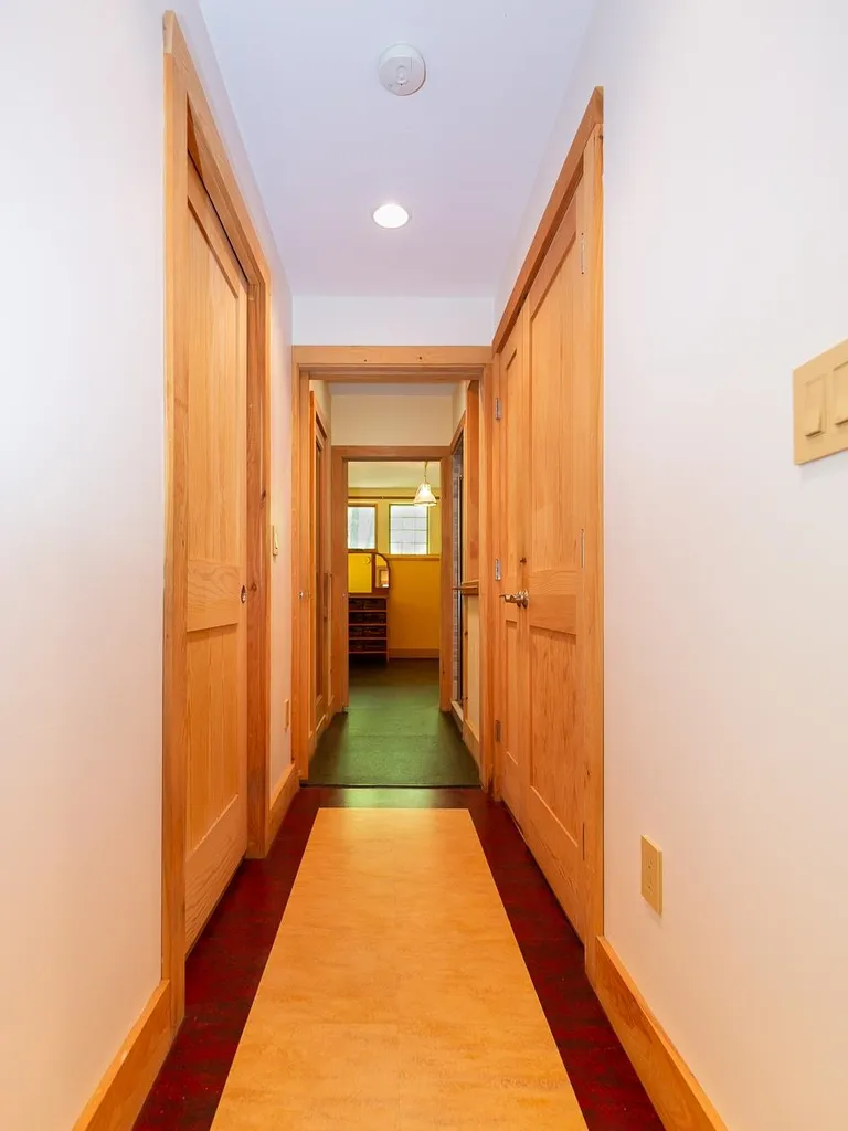 83 Chester Road Raymond NH 03077