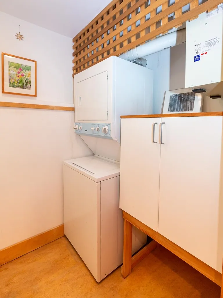 83 Chester Road Raymond NH 03077