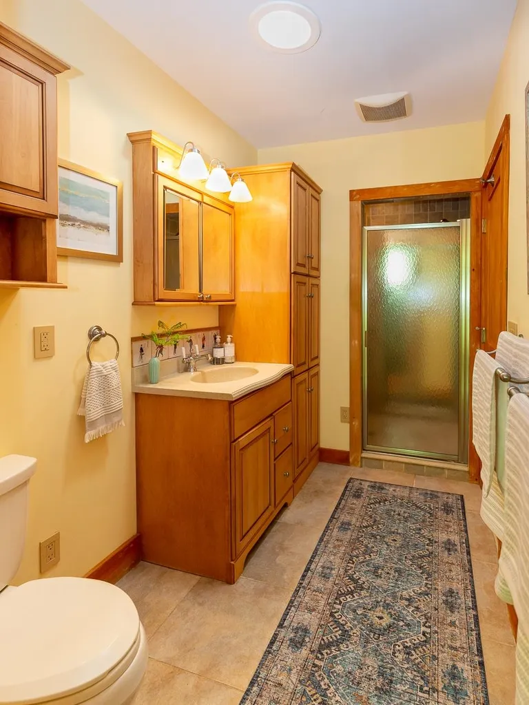 83 Chester Road Raymond NH 03077