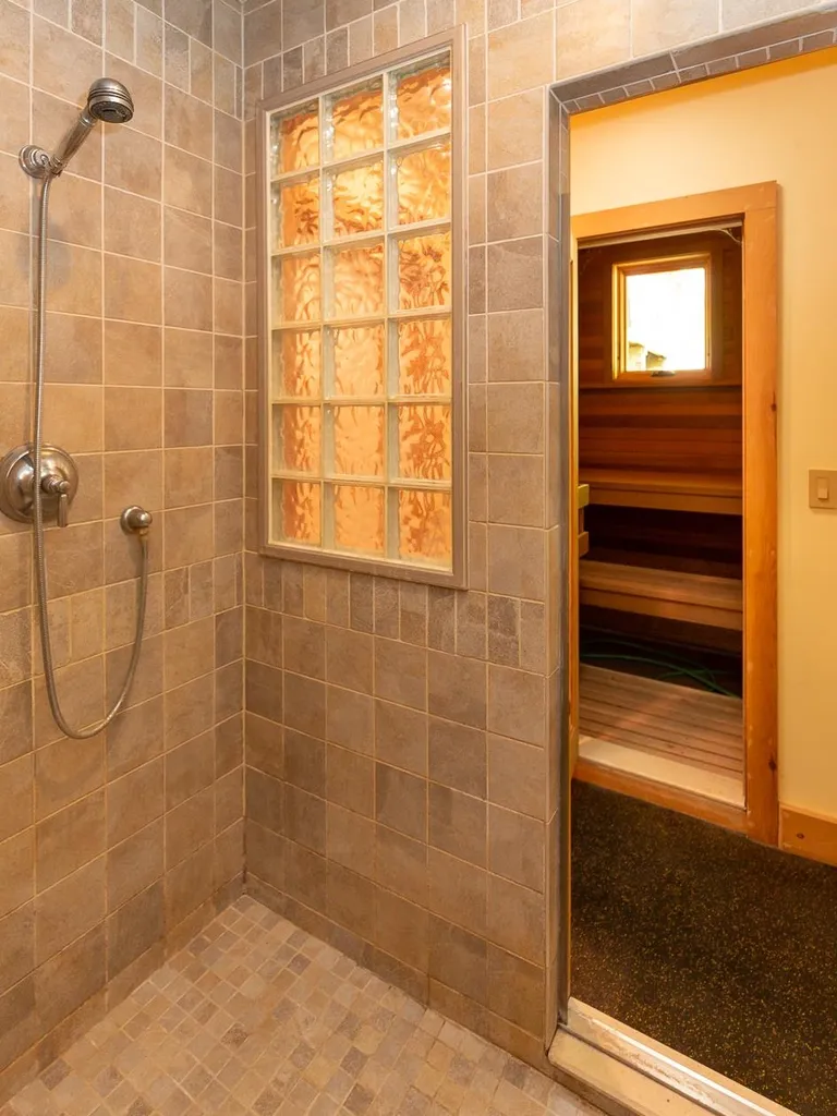 83 Chester Road Raymond NH 03077