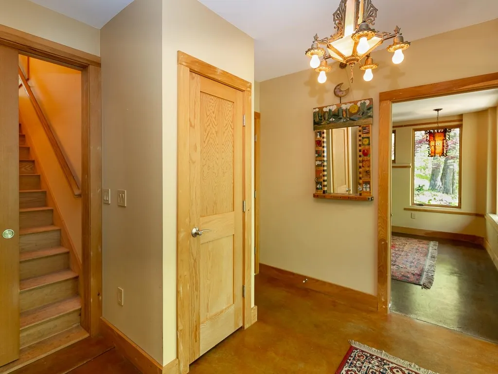 83 Chester Road Raymond NH 03077