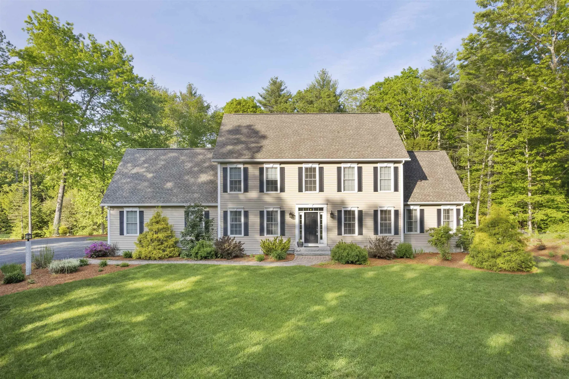 16 Amber Lane Bedford NH 03110