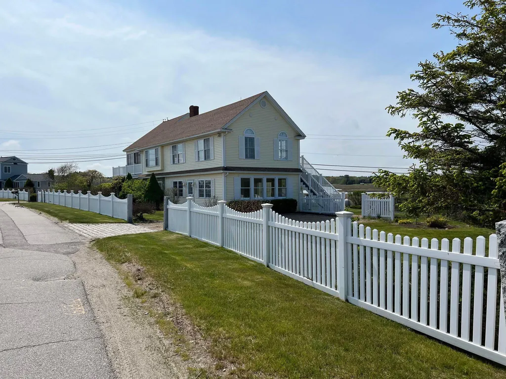 28 Ocean Boulevard North Hampton NH 03862