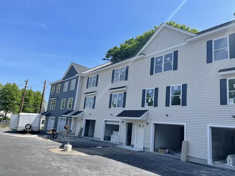 4 Sapphire Lane Nashua NH 03064