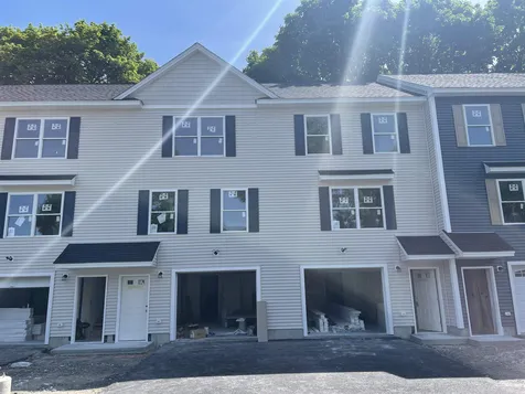 4 Sapphire Lane Nashua NH 03064