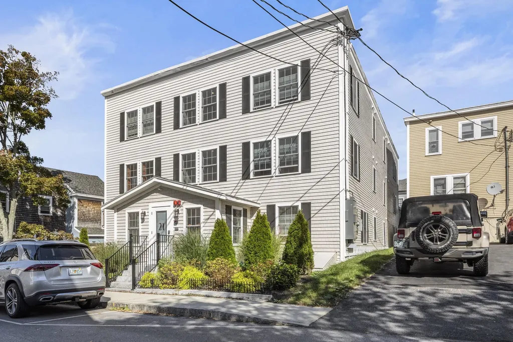 21 Brewster Street Portsmouth NH 03801