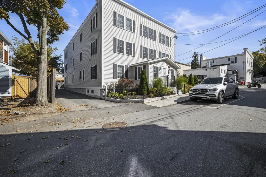 21 Brewster Street Portsmouth NH 03801