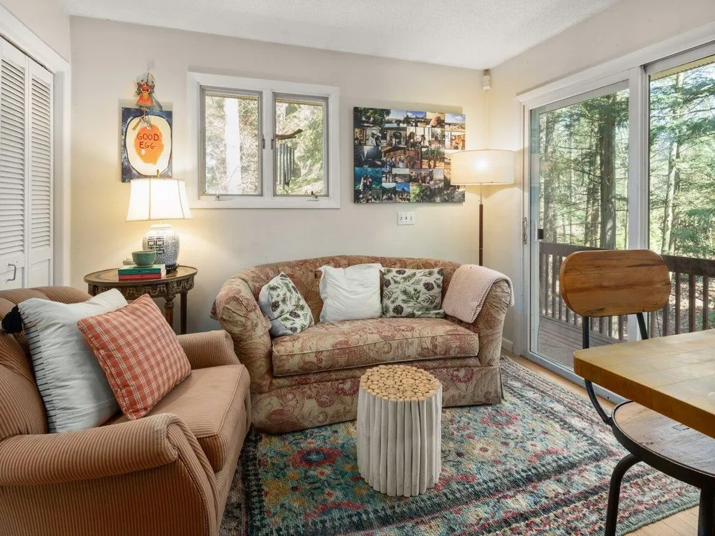 56 Dunder Road Burlington VT 05401