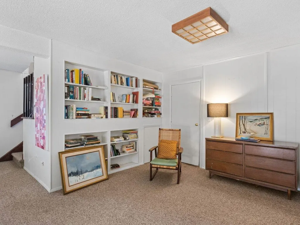 56 Dunder Road Burlington VT 05401