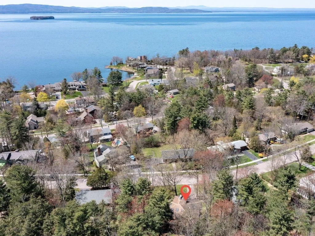 56 Dunder Road Burlington VT 05401