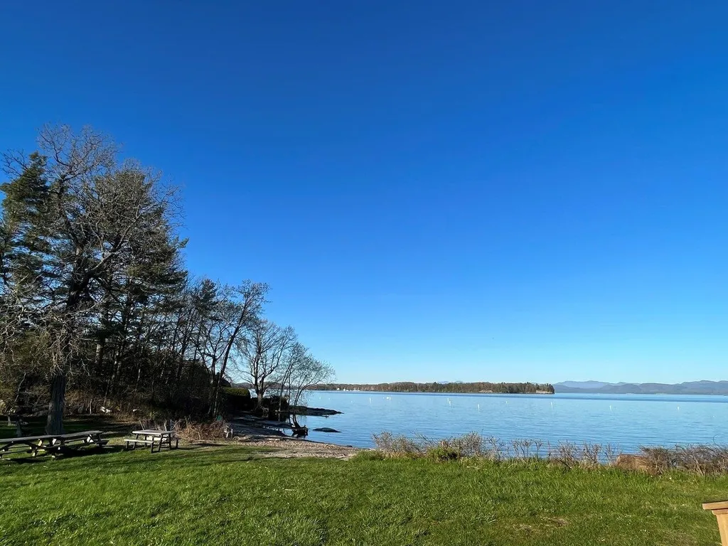 56 Dunder Road Burlington VT 05401