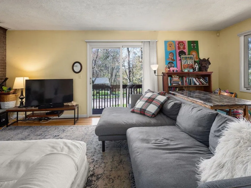 56 Dunder Road Burlington VT 05401