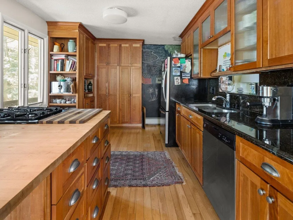 56 Dunder Road Burlington VT 05401