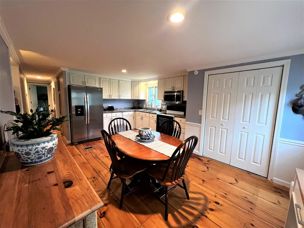 697 Fremont Road Chester NH 03036