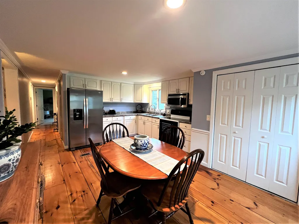 697 Fremont Road Chester NH 03036