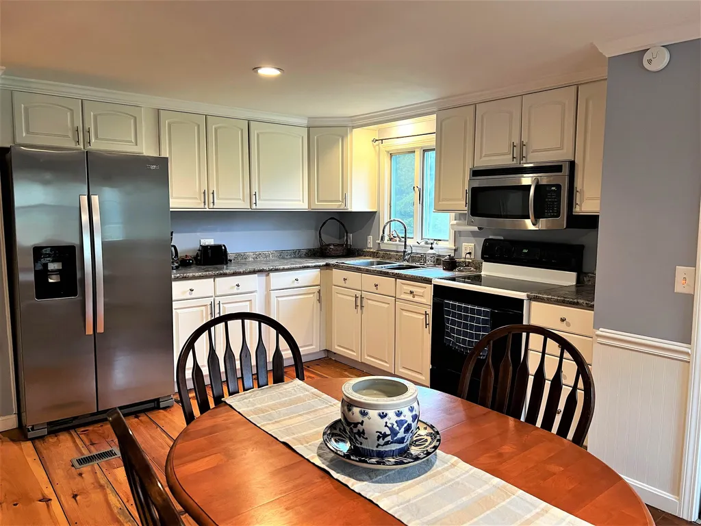 697 Fremont Road Chester NH 03036