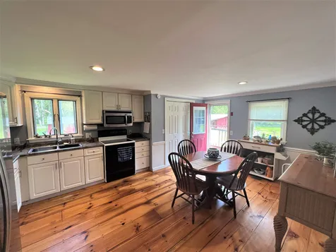 697 Fremont Road Chester NH 03036