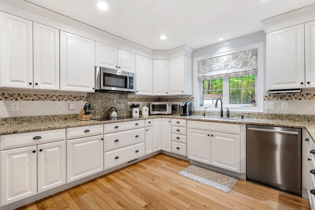 33 James Way Hudson NH 03051