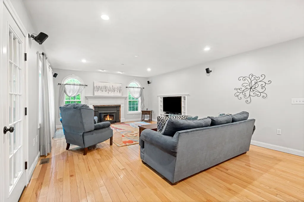33 James Way Hudson NH 03051