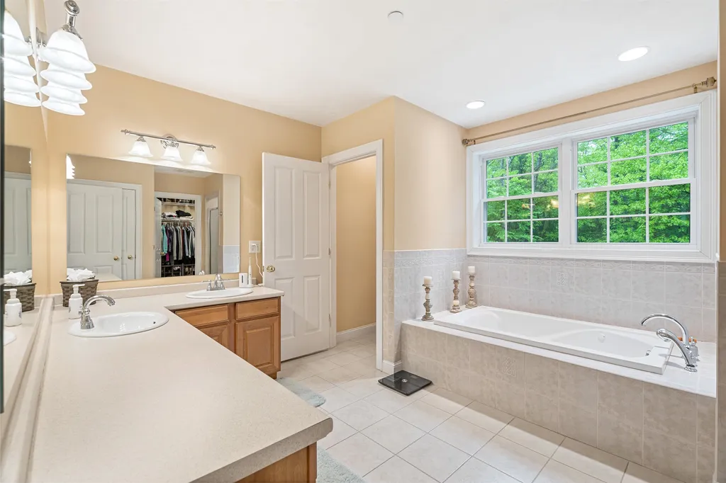 33 James Way Hudson NH 03051