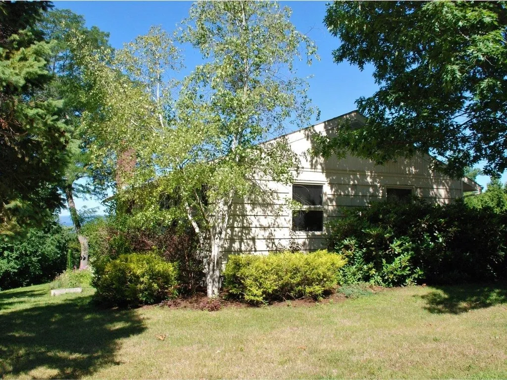 39 Iranistan Road Burlington VT 05401