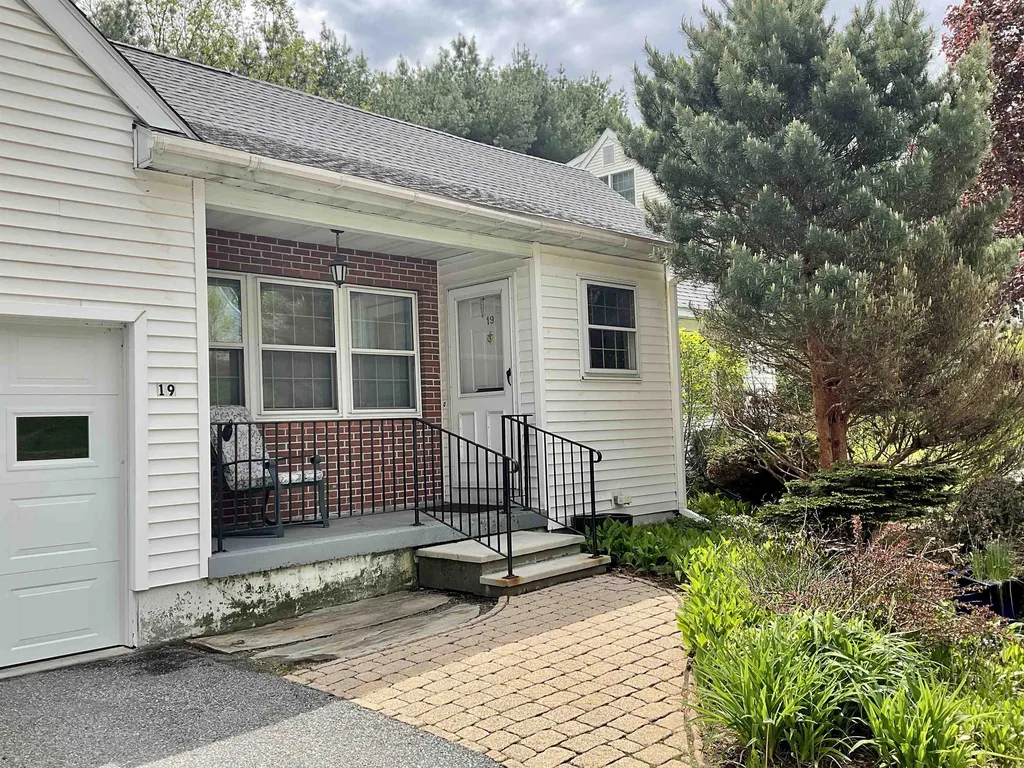 6 Oak Ridge Road Lebanon NH 03784