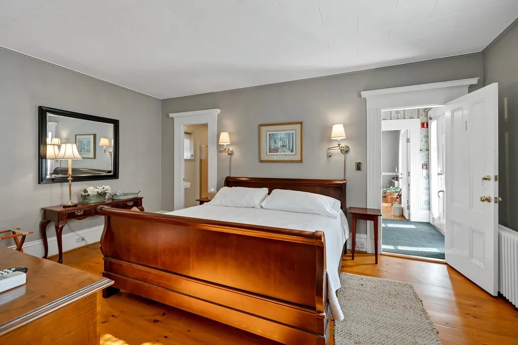 123 North Main Street Wolfeboro NH 03894