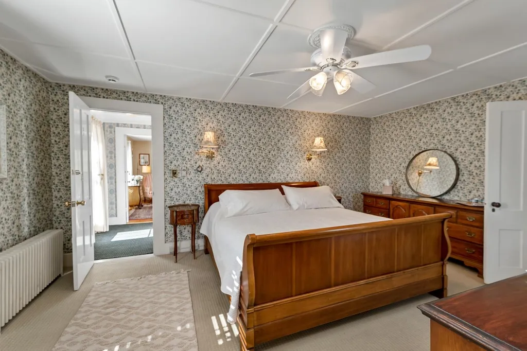123 North Main Street Wolfeboro NH 03894
