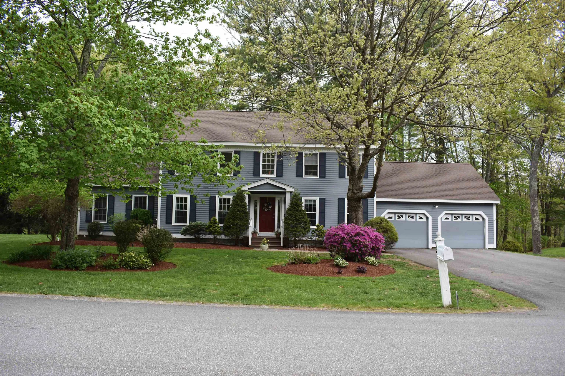 17 Isabella Drive Londonderry NH 03053