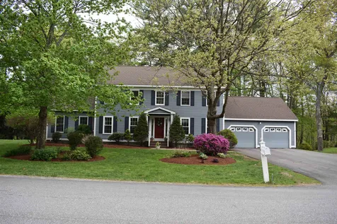 17 Isabella Drive Londonderry NH 03053