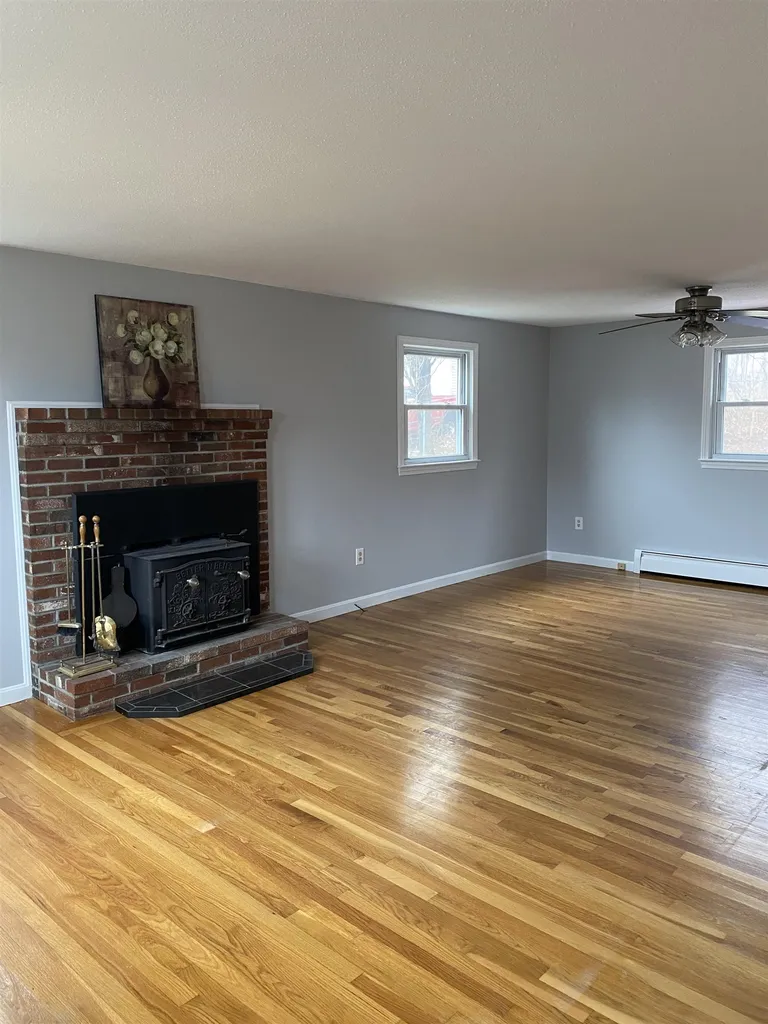 19 Dyson Drive Salem NH 03079