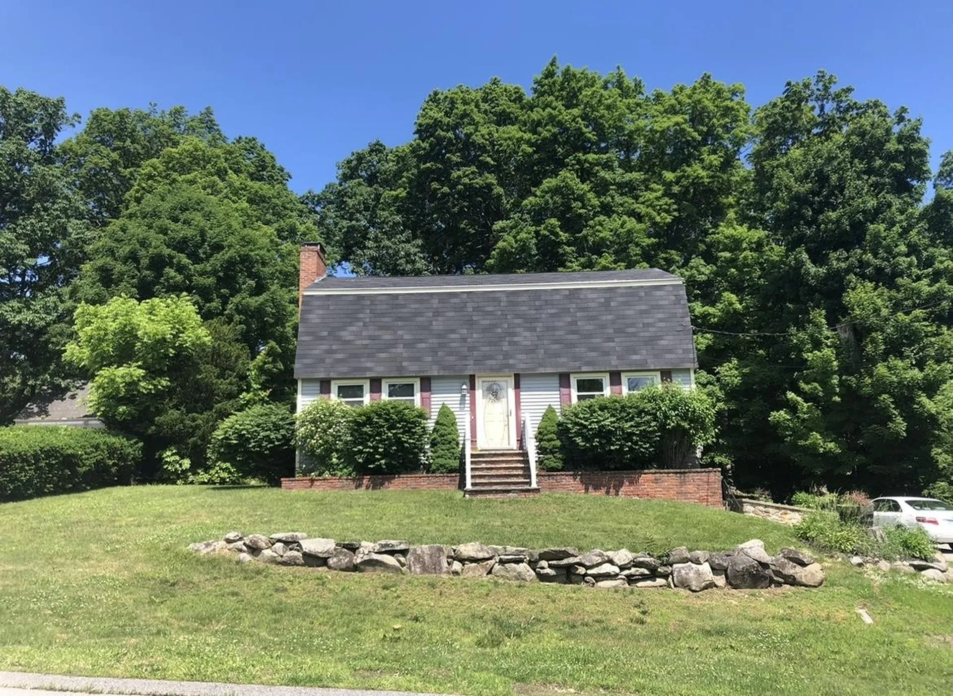 19 Dyson Drive Salem NH 03079