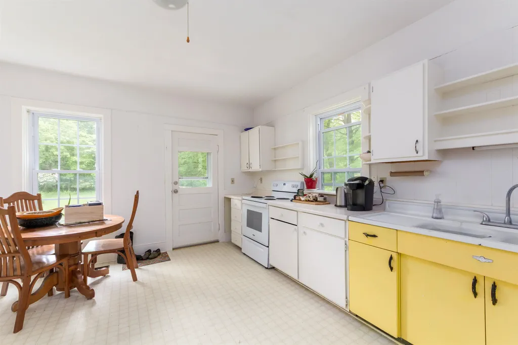 28 Munsill Avenue Bristol VT 05443