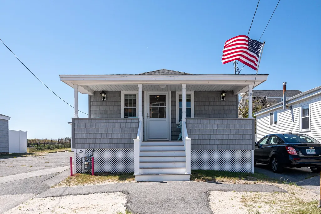 28 Dover Avenue Hampton NH 03842
