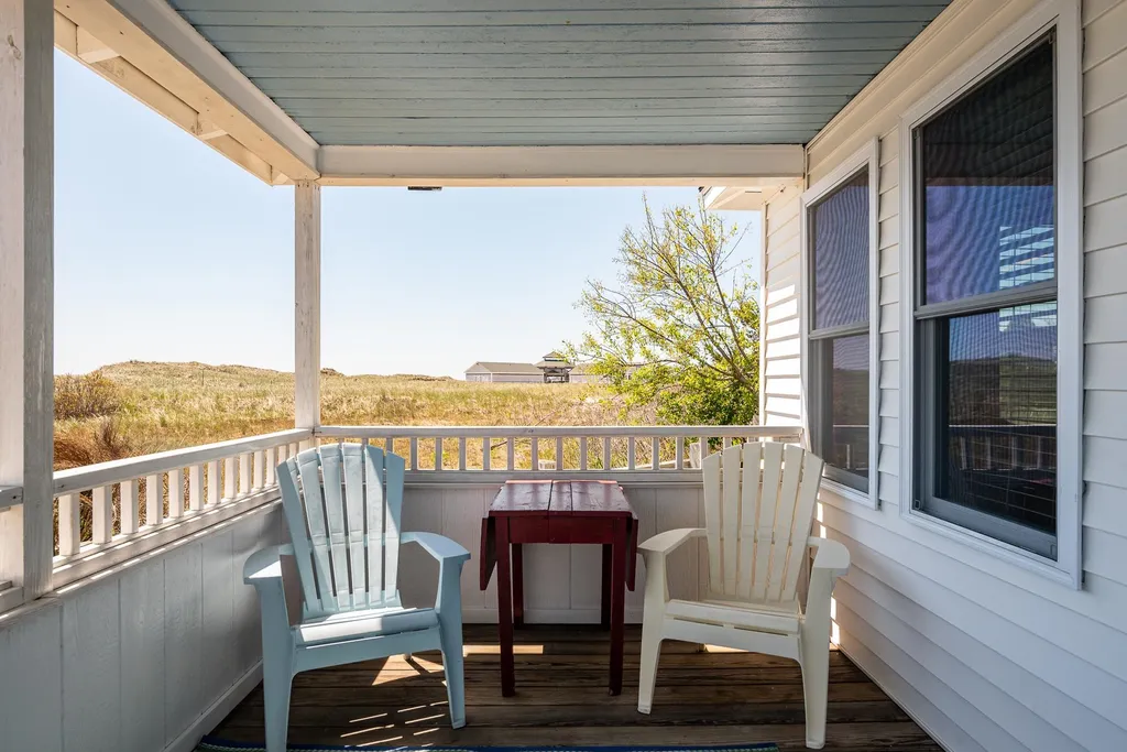 28 Dover Avenue Hampton NH 03842