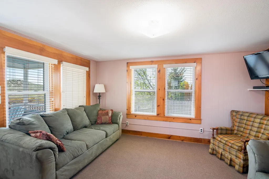 28 Dover Avenue Hampton NH 03842