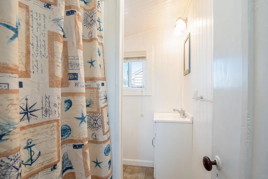 28 Dover Avenue Hampton NH 03842