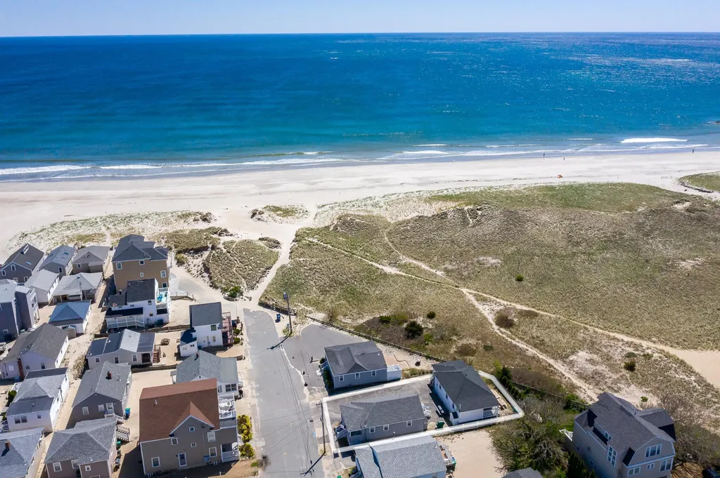 28 Dover Avenue Hampton NH 03842