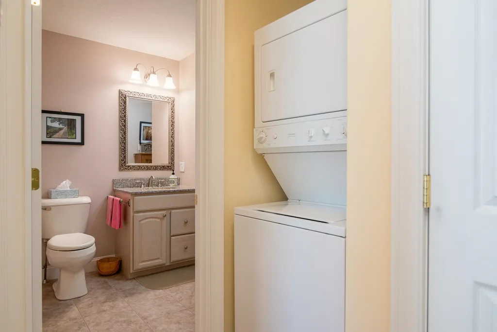 6 Izzy Lane Kittery ME 03904
