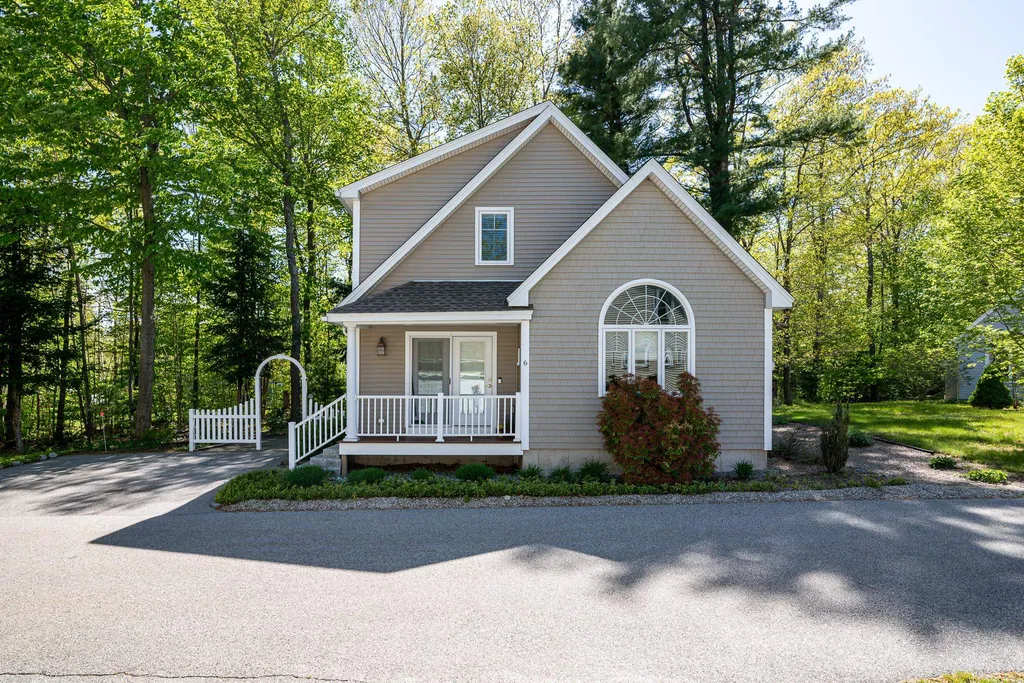6 Izzy Lane Kittery ME 03904