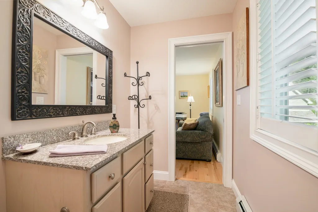 6 Izzy Lane Kittery ME 03904